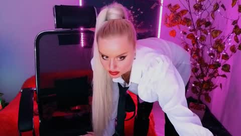 Snapshot of miss_alice_silver chatting on 10.03.25 miss_alice_silver online show from 10.03.25
