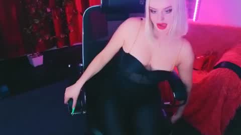 Snapshot of miss_alice_silver chatting on 06.10.26 miss_alice_silver online show from 06.10.26