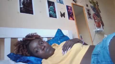 Snapshot of miss_atitude chatting on 11.05.25 miss_atitude online show from 11.05.25