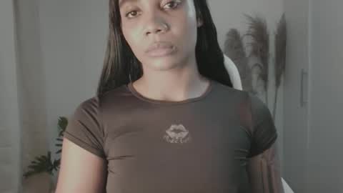 Snapshot of miss_benz chatting on 11.08.25 miss_benz online show from 11.08.25