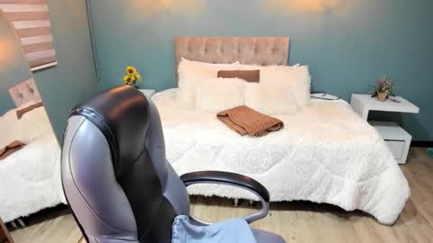 Snapshot of miss_cataleya__ chatting on 10.25.25 Cataleya online show from 10.25.25