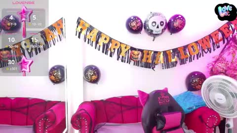 Melanie online show from 10.31.25