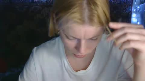 Snapshot of miss_elistia_ chatting on 09.27.25 Elis online show from 09.27.25