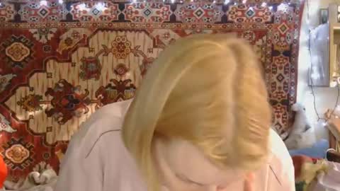 Snapshot of miss_elistia_ chatting on 10.28.25 Elis online show from 10.28.25