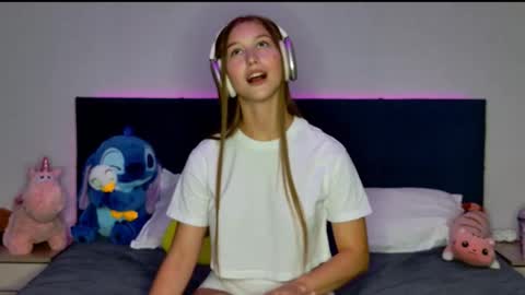 Snapshot of miss_emily_miller chatting on 09.29.25 Emily online show from 09.29.25