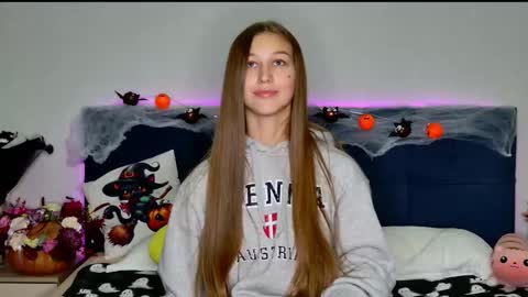 Snapshot of miss_emily_miller chatting on 11.03.25 Emily online show from 11.03.25