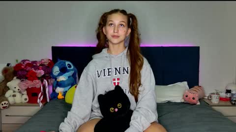 Snapshot of miss_emily_miller chatting on 11.06.25 Emily online show from 11.06.25