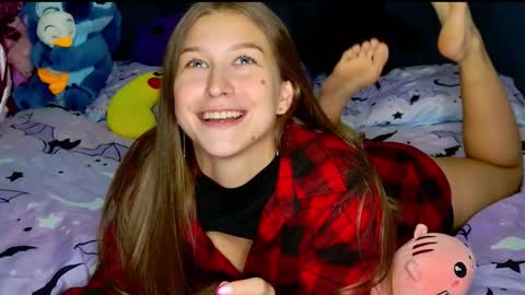 Snapshot of miss_emily_miller chatting on 11.11.25 Emily online show from 11.11.25