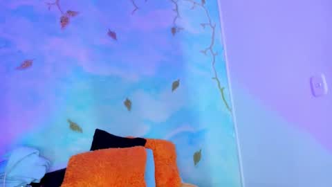 Snapshot of miss_evans_ chatting on 10.09.25 miss_evans_ online show from 10.09.25