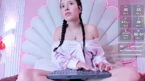 Snapshot of miss_evans_ chatting on 10.10.25 miss_evans_ online show from 10.10.25