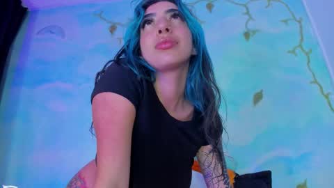 Snapshot of miss_evans_ chatting on 10.23.25 miss_evans_ online show from 10.23.25