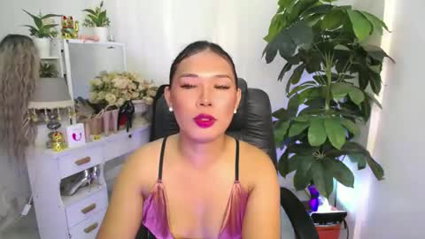 Snapshot of miss_fhakarat chatting on 10.19.25 miss_fhakarat online show from 10.19.25