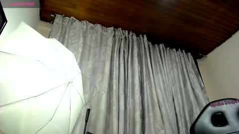 miss_foxxy_ online show from 10.17.25