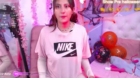 miss_jhelenaa_ online show from 10.17.25