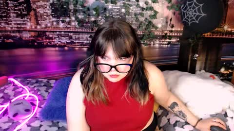 Snapshot of miss_kapriz_love chatting on 10.18.25 Eva online show from 10.18.25