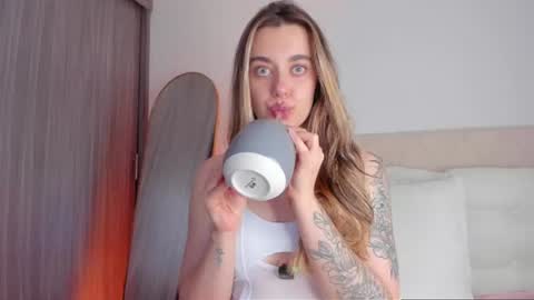 Snapshot of miss_lanaa chatting on 07.16.26 Alana online show from 07.16.26
