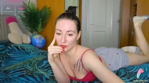 Snapshot of miss_leee chatting on 09.19.25 Laura online show from 09.19.25