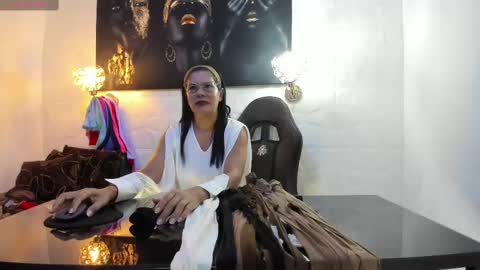 Snapshot of miss_lucero1 chatting on 11.06.25 lucero online show from 11.06.25