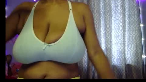Snapshot of miss_mahi69 chatting on 05.29.26 Mahi online show from 05.29.26