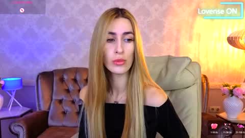 Snapshot of miss_martini chatting on 11.03.25 online show from 11.03.25