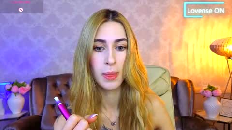 Snapshot of miss_martini chatting on 11.05.25 online show from 11.05.25