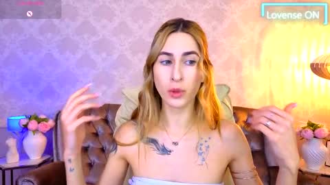 Snapshot of miss_martini chatting on 11.09.25 online show from 11.09.25