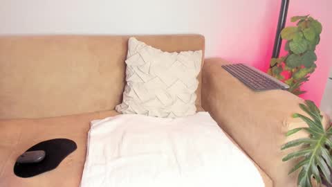 Alejandra  online show from 11.28.25