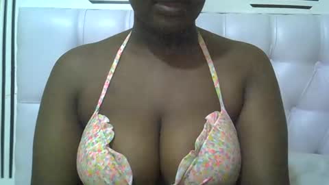 Snapshot of miss_sexy0012 chatting on 06.11.26 Nia online show from 06.11.26