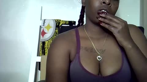 Snapshot of miss_sinphoria chatting on 10.09.25 Miss online show from 10.09.25