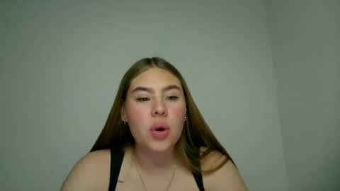 Snapshot of miss_sophie1 chatting on 06.12.26 sophi 3 online show from 06.12.26