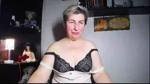 Snapshot of miss_tasha_kom chatting on 11.15.25 miss_tasha_kom online show from 11.15.25