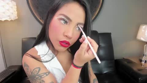 Vaiolette online show from 02.25.25