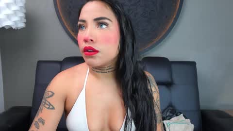 Snapshot of miss_vaiolette chatting on 02.16.26 Vaiolette online show from 02.16.26