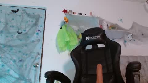 Snapshot of miss_valery2 chatting on 10.17.25 hanna online show from 10.17.25