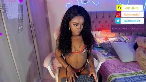 Tay Tay Independent Model   online show from 09.25.25