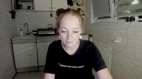 Snapshot of miss_you20 chatting on 09.10.25 miss_you20 online show from 09.10.25