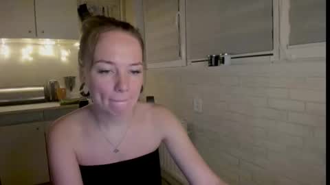 Snapshot of miss_you20 chatting on 11.05.25 miss_you20 online show from 11.05.25