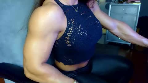 Alesyamuscledoll online show from 04.13.26