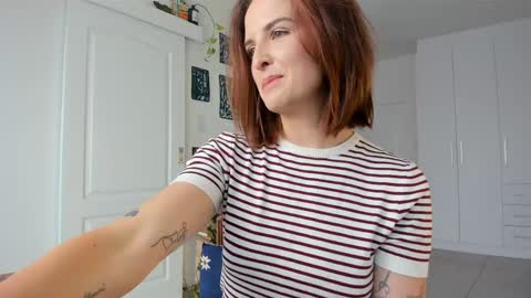 Snapshot of missalexthorn chatting on 02.23.26 Alexandra Thorn online show from 02.23.26