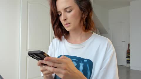 Snapshot of missalexthorn chatting on 03.17.26 Alexandra Thorn online show from 03.17.26