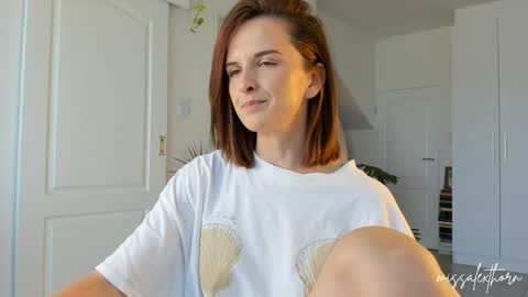 Snapshot of missalexthorn chatting on 04.07.26 Alexandra Thorn online show from 04.07.26