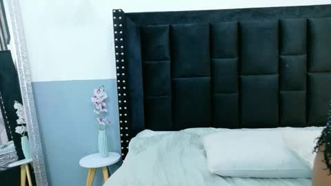 Miss Evelyn  online show from 11.03.25