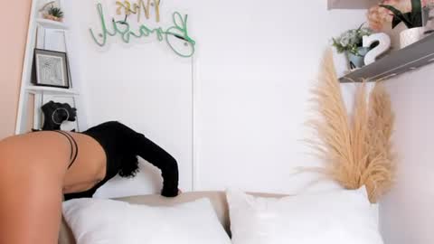 Snapshot of missbrasil_ chatting on 06.20.26 Sara Vanegas online show from 06.20.26