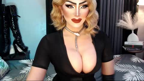 Snapshot of misschannel4sub chatting on 10.01.25 PRIESTESS CHANNEL online show from 10.01.25