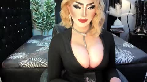 Snapshot of misschannel4sub chatting on 10.20.25 PRIESTESS CHANNEL online show from 10.20.25