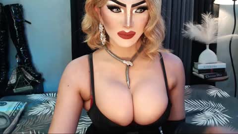 Snapshot of misschannel4sub chatting on 10.28.25 PRIESTESS CHANNEL online show from 10.28.25