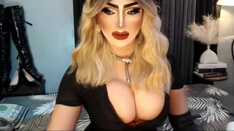 Snapshot of misschannel4sub chatting on 11.05.25 PRIESTESS CHANNEL online show from 11.05.25