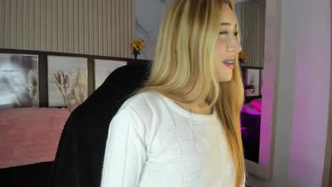 misscheelsee_as online show from 10.06.25