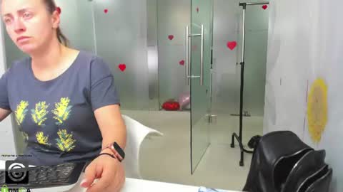 Snapshot of missdominna chatting on 06.25.26 Miss Domina online show from 06.25.26
