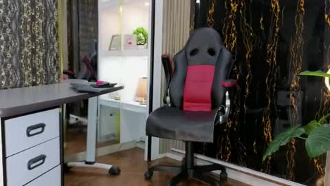 Snapshot of missescarleth chatting on 10.21.25 Escarlet online show from 10.21.25